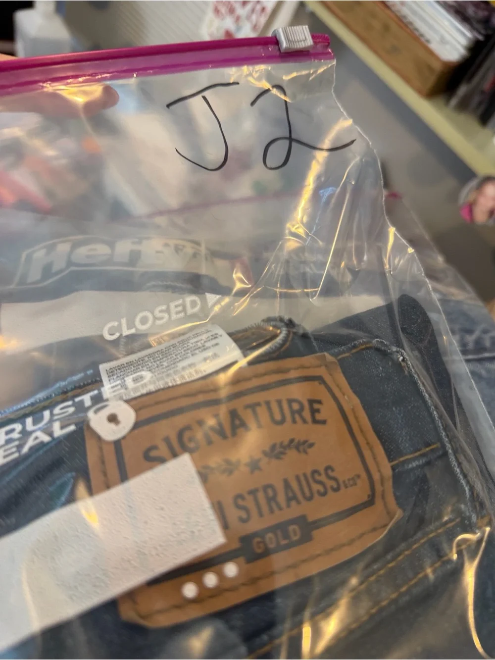 Levi’s signature dark was jeans 32x32